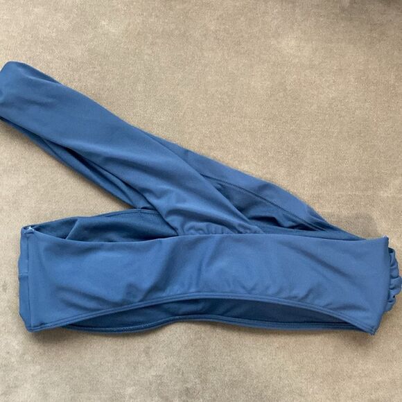 NWOT- Abercrombie and Fitch-one shoulder blue bikini top-size extra large - Picture 2 of 5